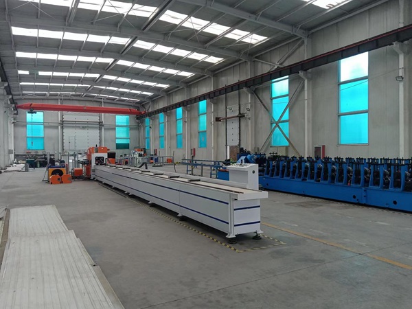 镀锌光伏支架车间